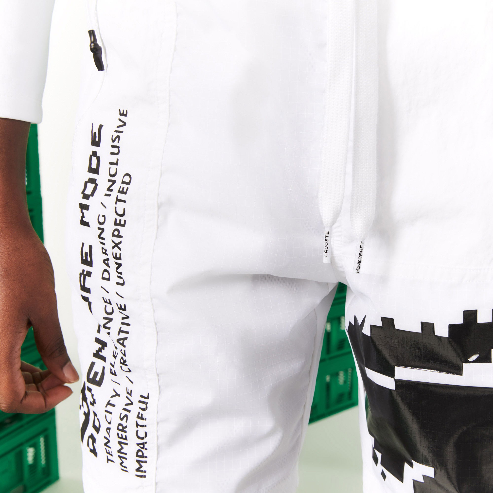 Lacoste L!VE x Minecraft Unisex Regular Fit Baskılı Beyaz Şort
