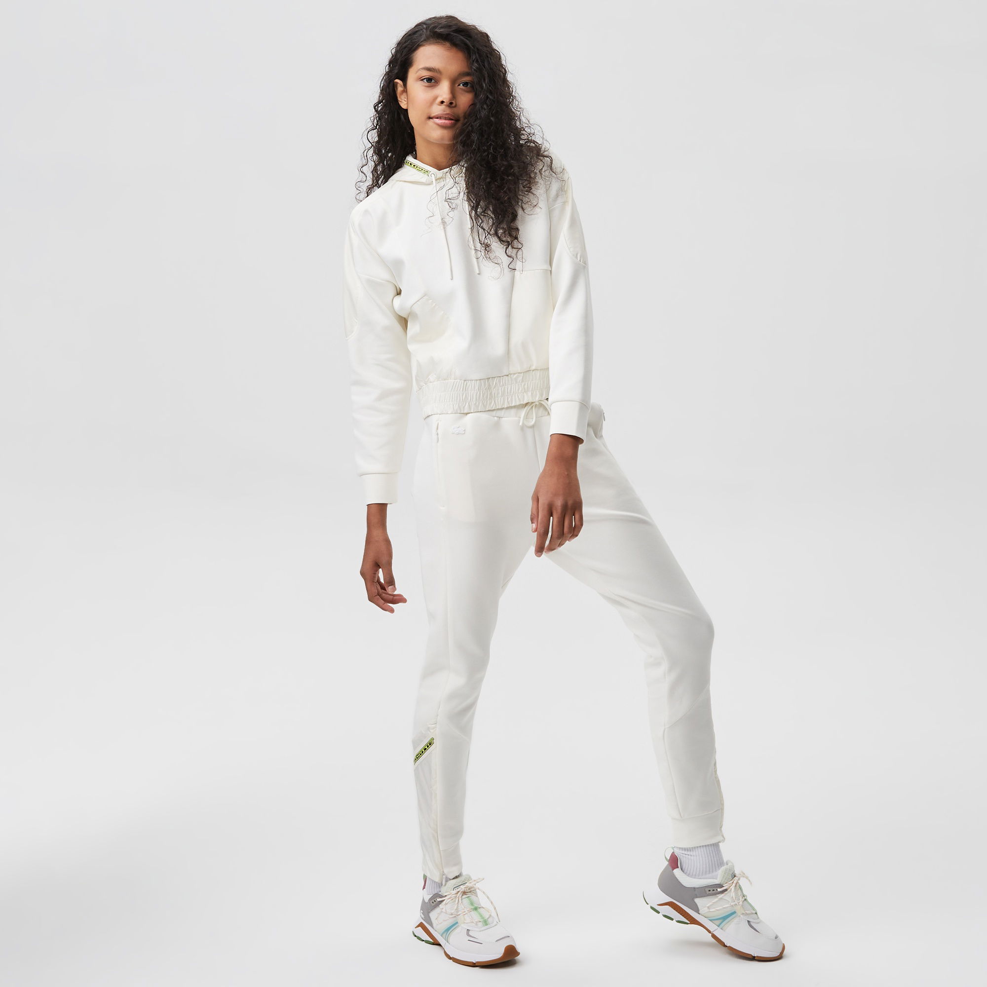 Lacoste Kadın Slim Fit Kapüşonlu Renk Bloklu Beyaz Sweatshirt