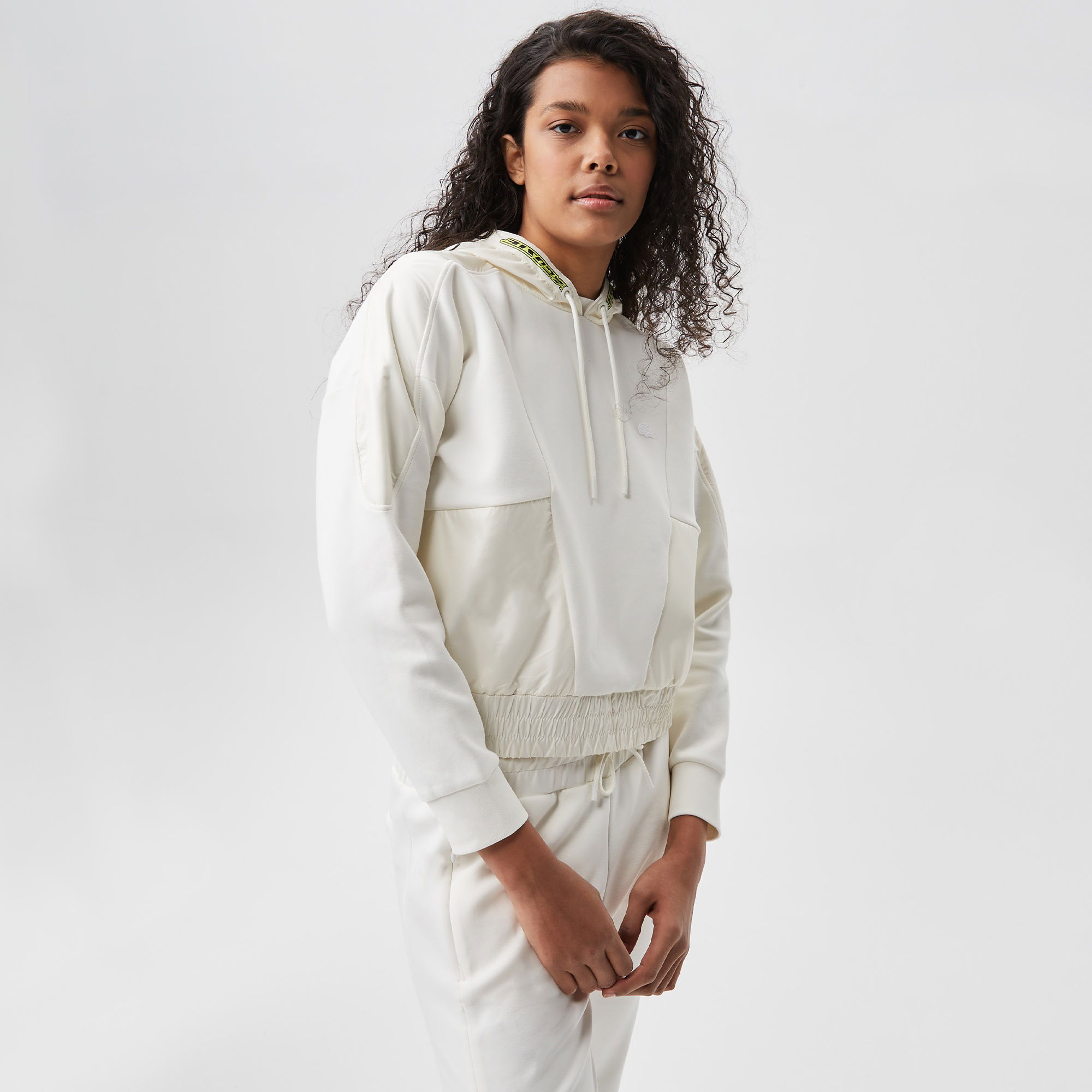 Lacoste Kadın Slim Fit Kapüşonlu Renk Bloklu Beyaz Sweatshirt