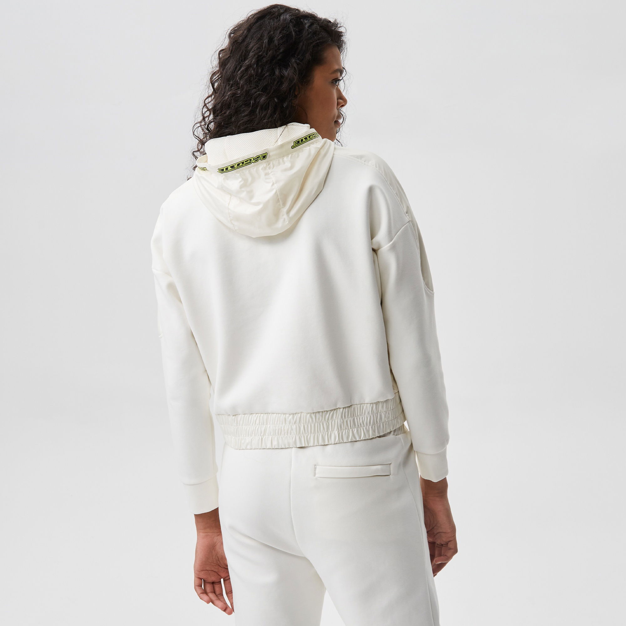 Lacoste Kadın Slim Fit Kapüşonlu Renk Bloklu Beyaz Sweatshirt